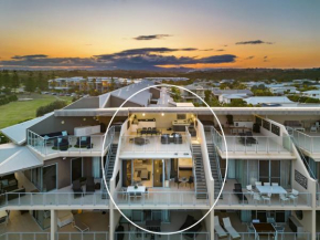 Bale Resort - Oceanfront Rooftop Penthouse, Kingscliff